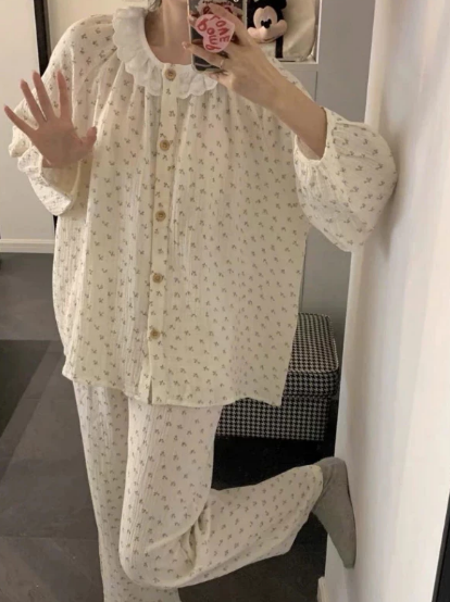 Screenshot 2026-01-14 164325 Bộ ngủ dài cổ tròn phối ren họa tiết hoa nhí dễ thương cotton pijama