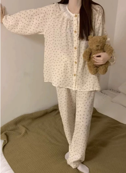 Screenshot 2026-01-14 164335 Bộ ngủ dài cổ tròn phối ren họa tiết hoa nhí dễ thương cotton pijama